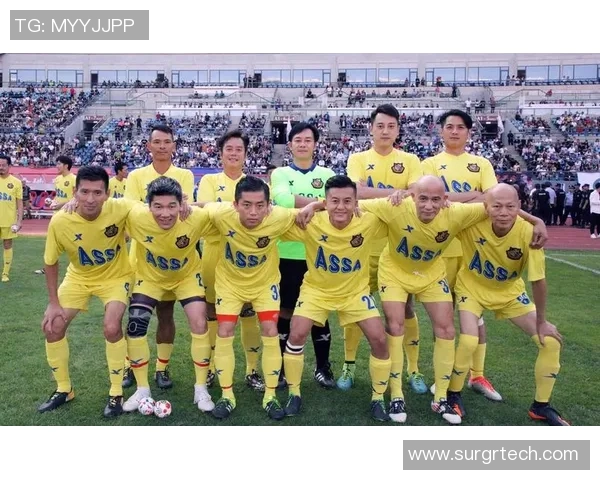 香港足球明星队谭咏麟携手球迷共创辉煌足球盛宴展现无限激情与团结精神